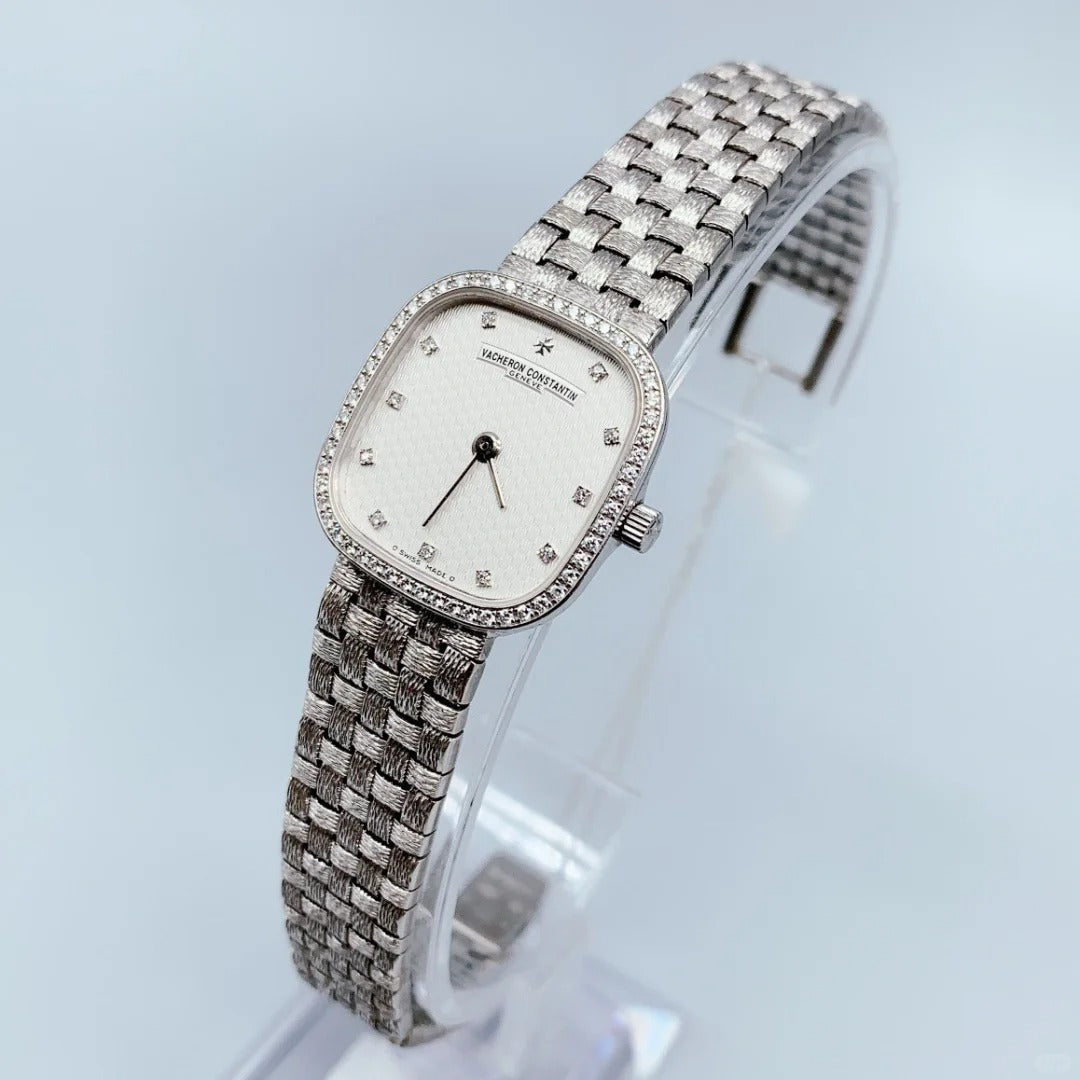 Quartz movement ladies watch